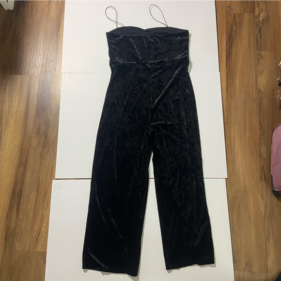 Black crushed velvet romper size LG - Picture 4 of 6